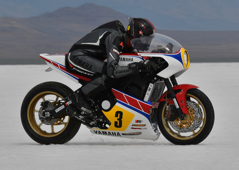 YAMAHA XSR900