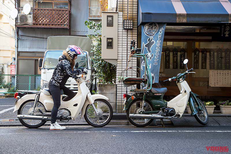 岡崎静夏がカブで下町巡り 全日本必勝祈願 Webヤングマシン 最新バイク情報