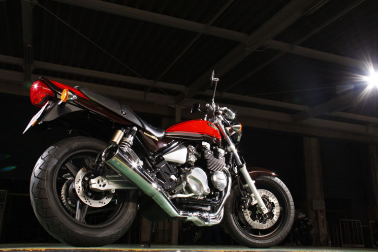 KAWASAKI ZEPHYR χ FINAL EDITION｜伝説の「火の玉」を纏った最後のカワサキ空冷直4。ゼファーχファイナルエディションの圧倒的存在感【KAWASAKI名車探訪】