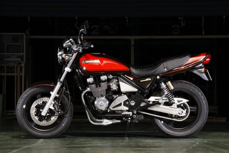 KAWASAKI ZEPHYR χ FINAL EDITION｜伝説の「火の玉」を纏った最後のカワサキ空冷直4。ゼファーχファイナルエディションの圧倒的存在感【KAWASAKI名車探訪】