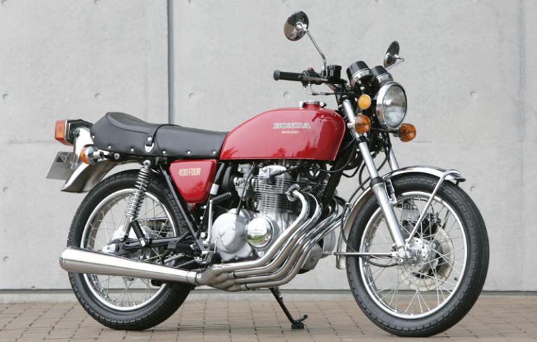 HONDA DREAM CB400FOUR｜迫力不足の悩みを打ち砕いた伝説! 新型CB400SFのご先祖「ヨンフォア」が魅せた、集合マフラーの圧倒的な輝き