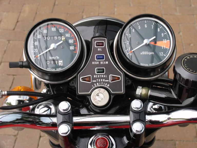 HONDA DREAM CB400FOUR｜迫力不足の悩みを打ち砕いた伝説! 新型CB400SFのご先祖「ヨンフォア」が魅せた、集合マフラーの圧倒的な輝き