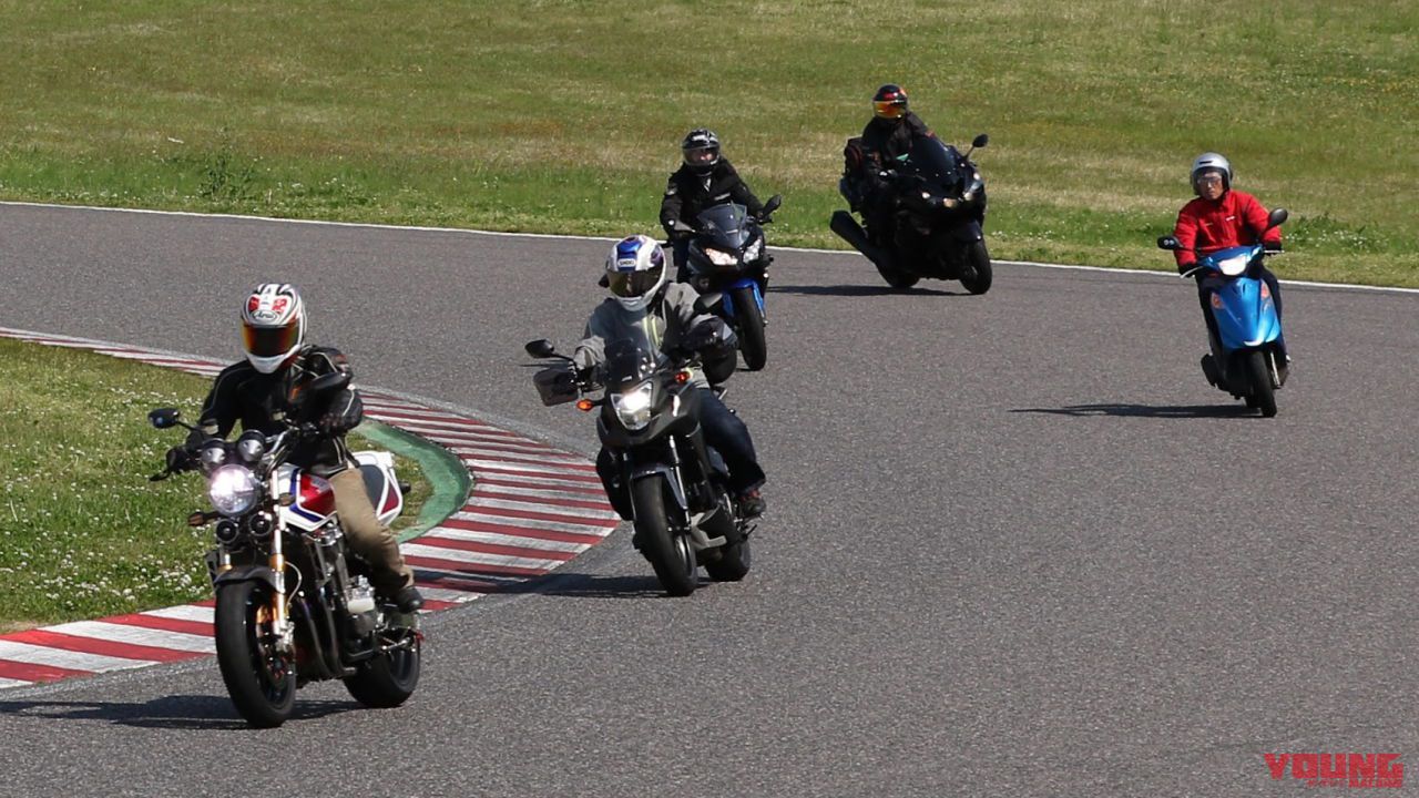MotoGPライダーの気分が味わえる！【表彰台やタイトル獲得シーンも再現可能】（32ページ目）