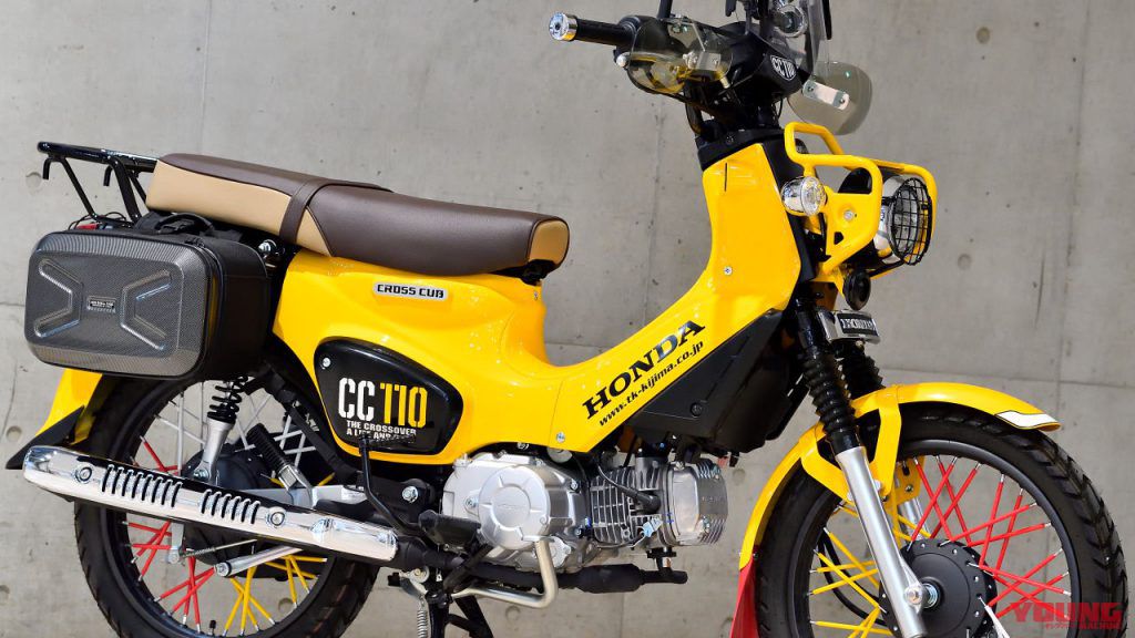 ライトな旅カブはダブルシートがポイント! クロスカブ110とスーパーカブ110カスタム WEBヤングマシン|最新バイク情報 ライトな旅カブはダブルシートがポイント! クロスカブ110とスーパーカブ110カスタム WEBヤングマシン|最新バイク情報