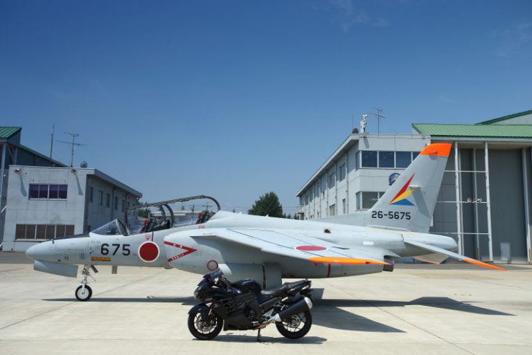 復刻・バイクで社会科見学】ニンジャZX-14R vs 航空自衛隊機!?［地対空 