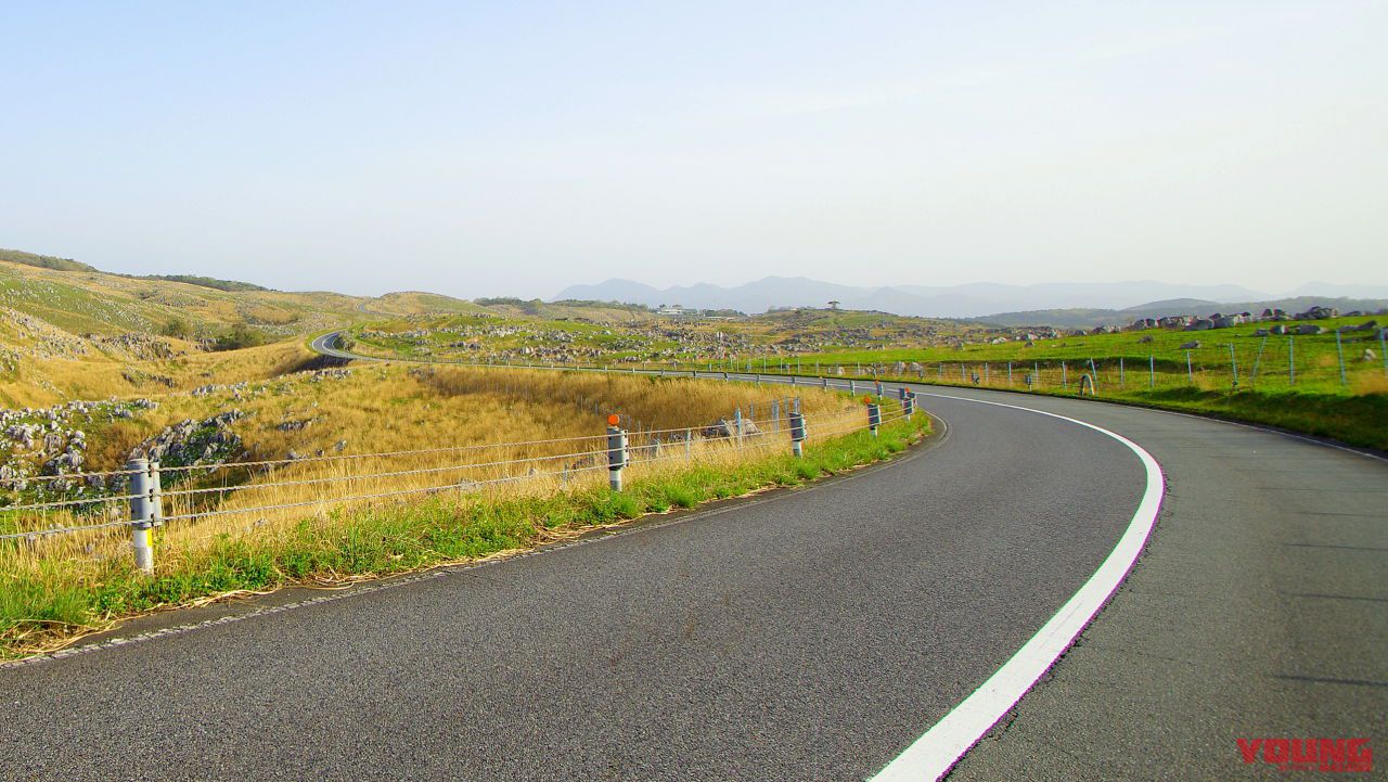 バイクで巡るニッポン絶景道 山口県 カルストロード 異世界感抜群 見渡す限り岩羊 Webヤングマシン 最新バイク情報