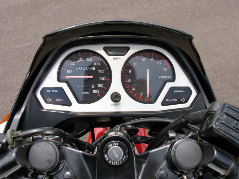 ヤマハ｜FZ250 PHAZER｜1985｜4気筒250ccが誕生した’80年代の熱気!! 他メーカーにないものを本気で追い求めたエポックメイキングな時代［クォーターマルチ烈伝#01］