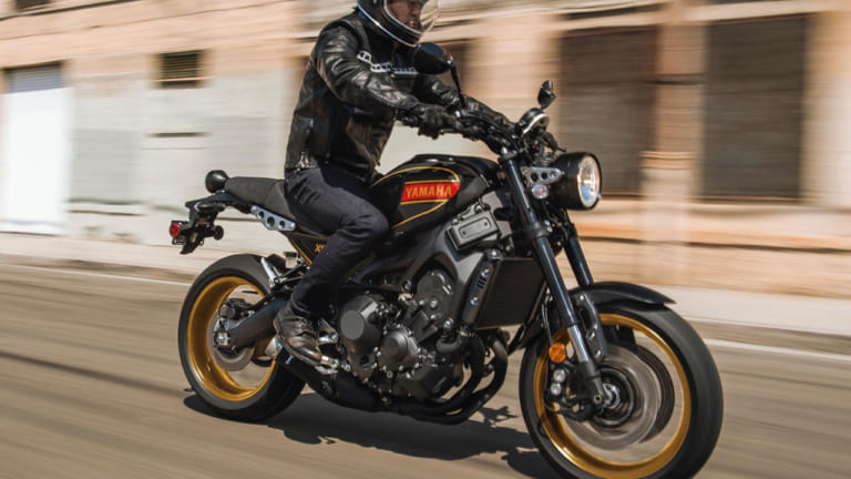 YAMAHA XSR900