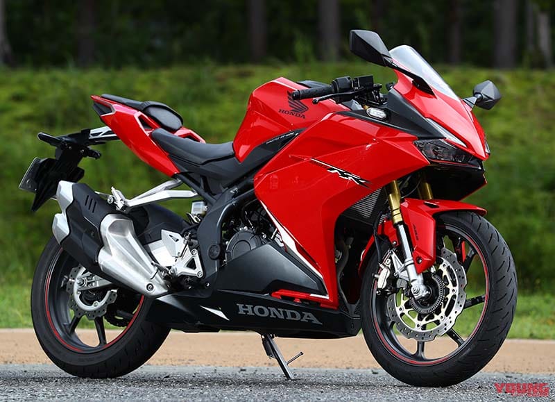 19ホンダcbr250rr詳細解説 レーシング女子 岡崎静夏の試乗インプレ その前に Webヤングマシン 最新バイク情報