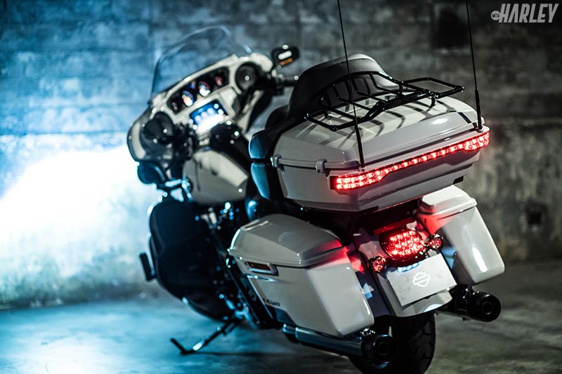 年モデル ハーレーダビッドソンのファクトリーカスタム Cvo とはどんな車両なのか Webヤングマシン 最新バイク情報