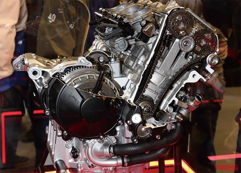 ホンダcbr1000rr Rエンジン詳細解説 Rc213vと同径のボアで218psを発揮 Webヤングマシン 最新バイク情報