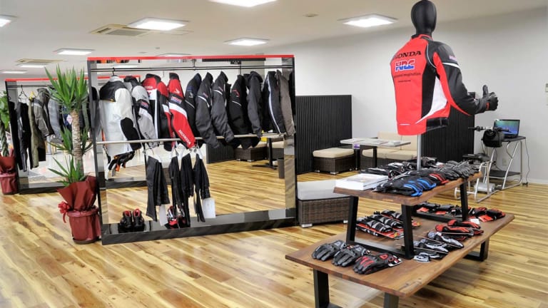 ホンダドリーム足立|バイクタレント・下川原リサのバイクショップ探訪【ホンダドリーム足立編】