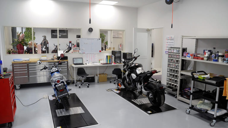 ホンダドリーム足立|バイクタレント・下川原リサのバイクショップ探訪【ホンダドリーム足立編】