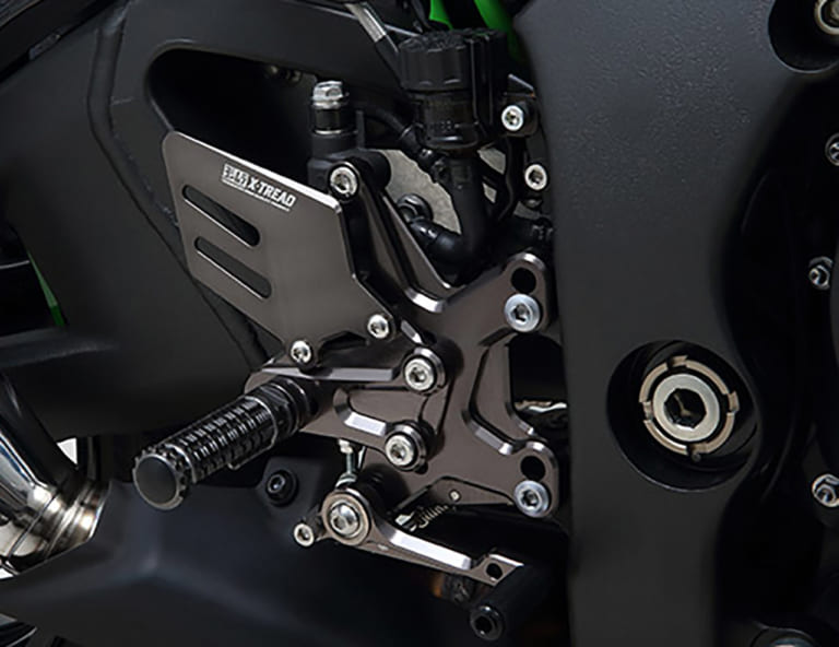 ヨシムラステップKIT X-TREAD Ninja ZX-10R|ヤンマシ的ホットアイテムピックアップ【SHOEI・ノーラン新作ヘルメット他】