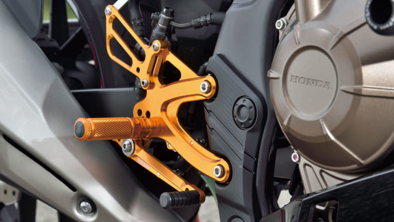 ホンダCBR400R ベビーフェイスカスタム|ホンダCBR400Rのポテンシャルを引き出すベビーフェイスの機能性パーツ