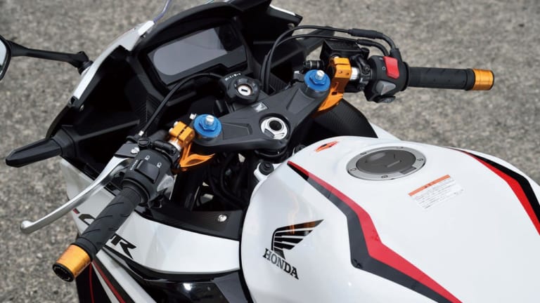 ホンダCBR400R ベビーフェイスカスタム|ホンダCBR400Rのポテンシャルを引き出すベビーフェイスの機能性パーツ