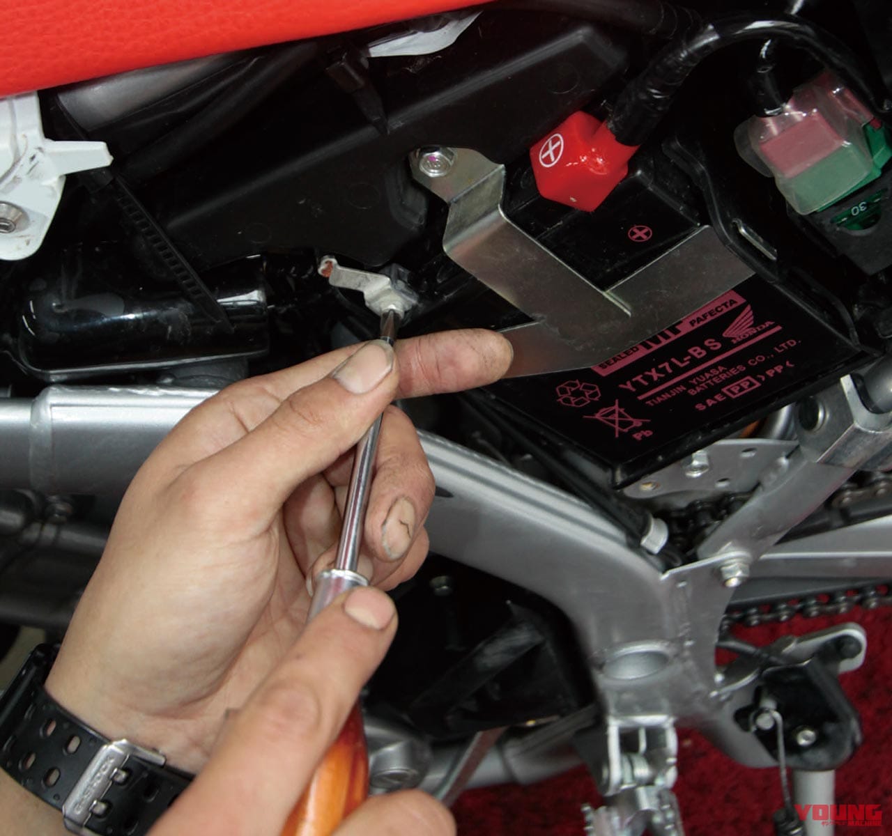 最新バッテリー事情 バッテリー上がりの仕組みと対策 Webヤングマシン 最新バイク情報 最新バッテリー事情 バッテリー上がりの仕組みと対策 Webヤングマシン 最新バイク情報