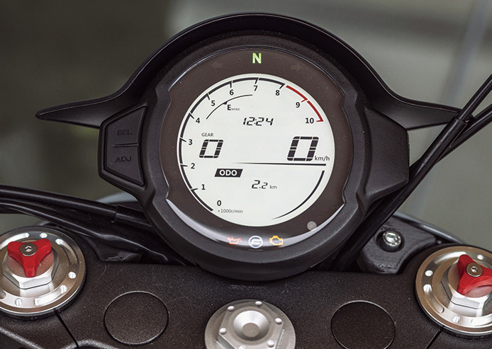 CFMOTO 700CL-Xスポーツ|CFMOTO 700CL-Xシリーズはイタリアデザインのネオクラパッケージ
