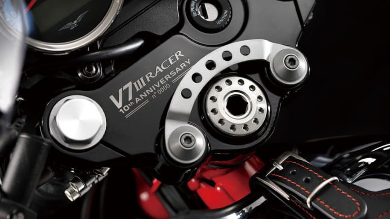 モトグッツィ V7Ⅲレーサー 10thアニバーサリー|’20モトグッツィは人気モデルの特別仕様を揃えバリエーションを強化