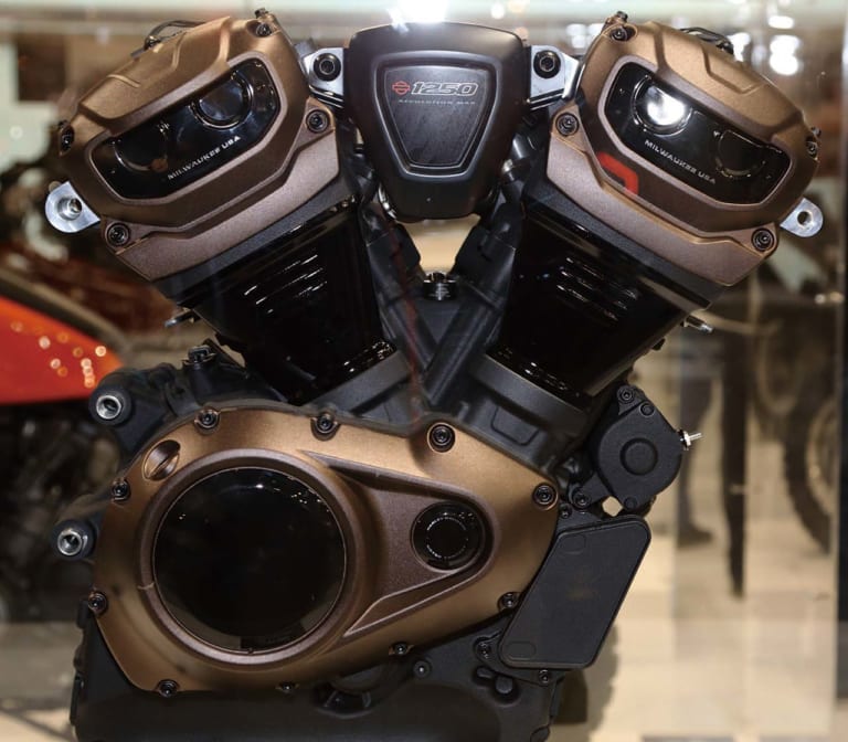 水冷60度Vツイン「レボリューション・マックス」|’20ハーレーダビッドソン新たな挑戦【初のアドベンチャー&ストリートファイター】