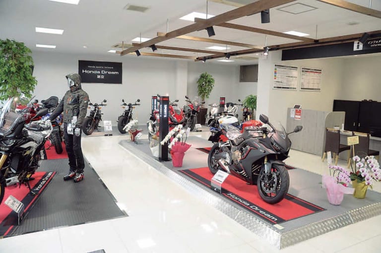 ホンダドリーム足立|バイクタレント・下川原リサのバイクショップ探訪【ホンダドリーム足立編】