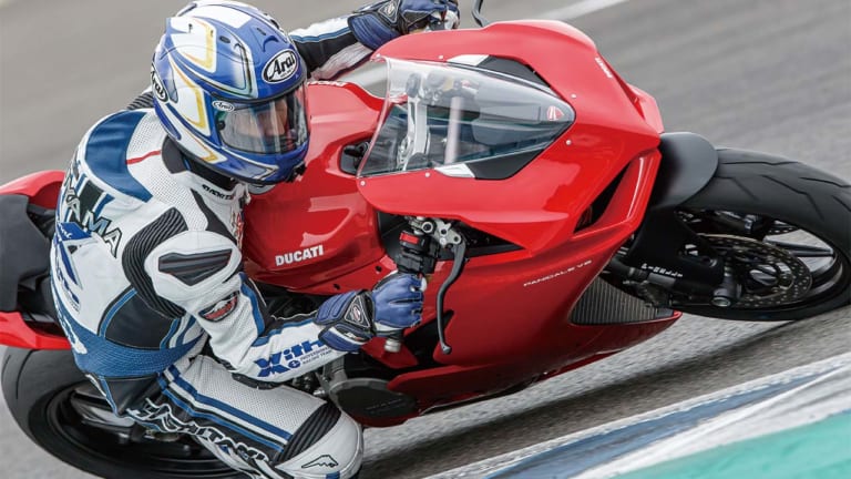 ドゥカティ パニガーレV2|’20ドゥカティ パニガーレV2 試乗インプレ【Lツインの頂点はハンドリング自在】