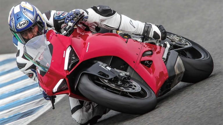 ドゥカティ パニガーレV2|’20ドゥカティ パニガーレV2 試乗インプレ【Lツインの頂点はハンドリング自在】