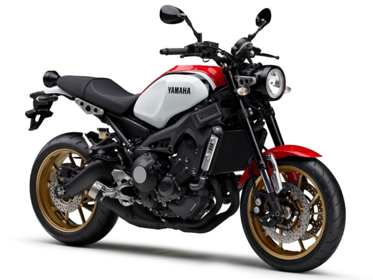 YAMAHA XSR900|最新中古相場もわかる! 人気バイク歴代モデル図鑑:ヤマハXSR900【RZ/TZRカラーの2020年モデル】