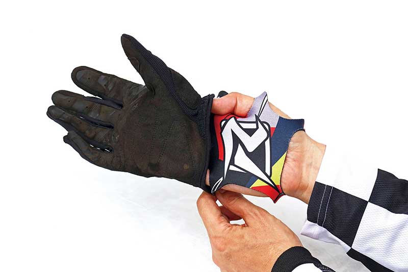 リスクレーシング パームプロテクター|オフロードツーリングに手放せない「リスクレーシング パームプロテクター」