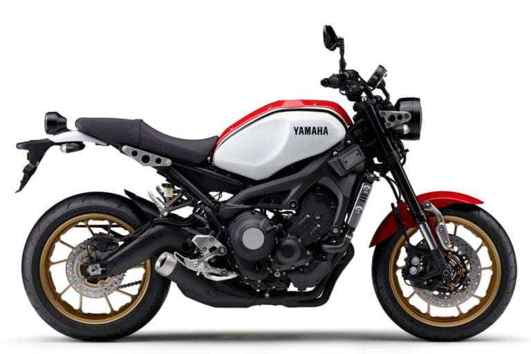 YAMAHA XSR900|最新中古相場もわかる! 人気バイク歴代モデル図鑑:ヤマハXSR900【RZ/TZRカラーの2020年モデル】
