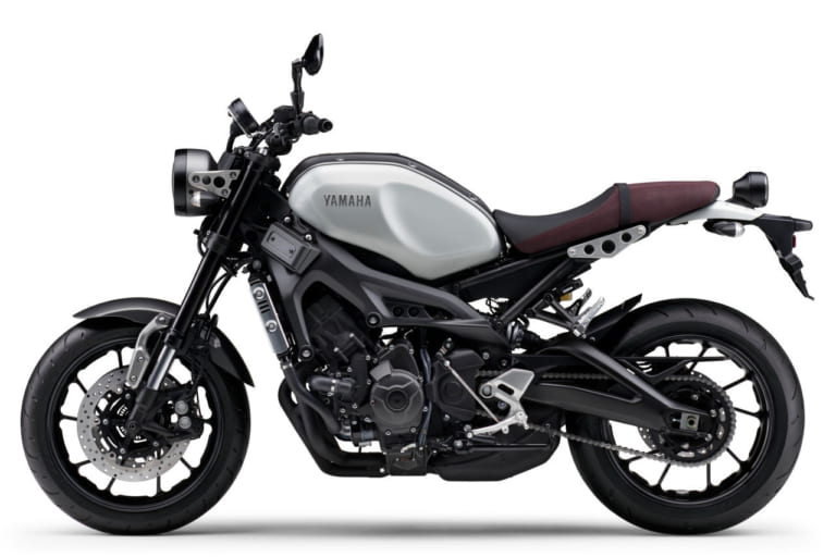 YAMAHA XSR900|最新中古相場もわかる! 人気バイク歴代モデル図鑑:ヤマハXSR900【RZ/TZRカラーの2020年モデル】