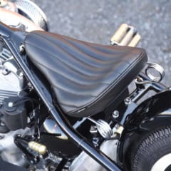 サドルタイプのシート