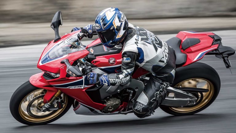 ホンダ CBR1000RR|ファン投票で選ばれた’19年の人気バイクランキング【マシン・オブ・ザ・イヤー:総合部門】