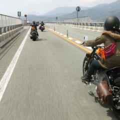 ツーリング中の高速道路走行