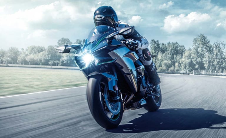カワサキ Ninja H2 CARBON|ファン投票で選ばれた’19年の人気バイクランキング【マシン・オブ・ザ・イヤー:総合部門】