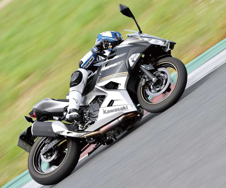 カワサキ Ninja250|’19 ストリートスポーツ250cc人気バイクランキング【マシン・オブ・ザ・イヤー投票】