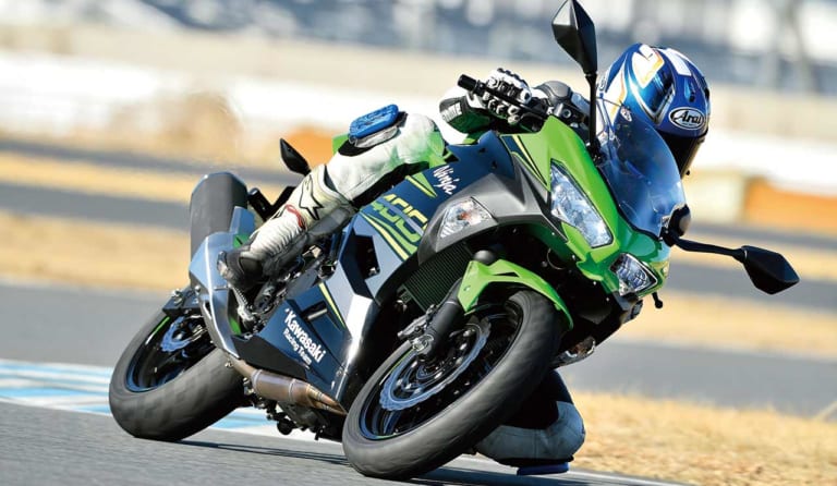 カワサキ Ninja 400/KRTエディション|’19ストリートスポーツ400cc人気バイクランキング【マシン・オブ・ザ・イヤー投票】