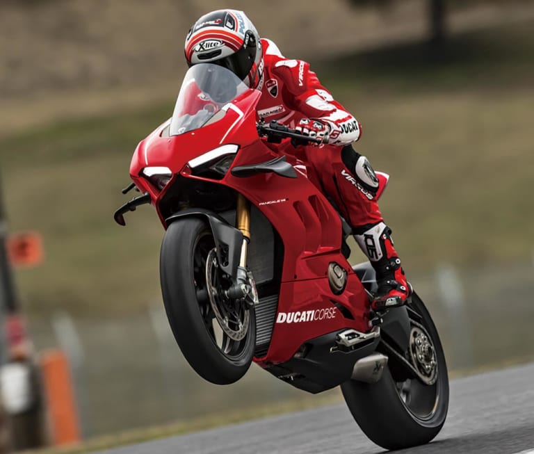 ドゥカティ パニガーレV4|ファン投票で選ばれた’19年の人気バイクランキング【マシン・オブ・ザ・イヤー:総合部門】