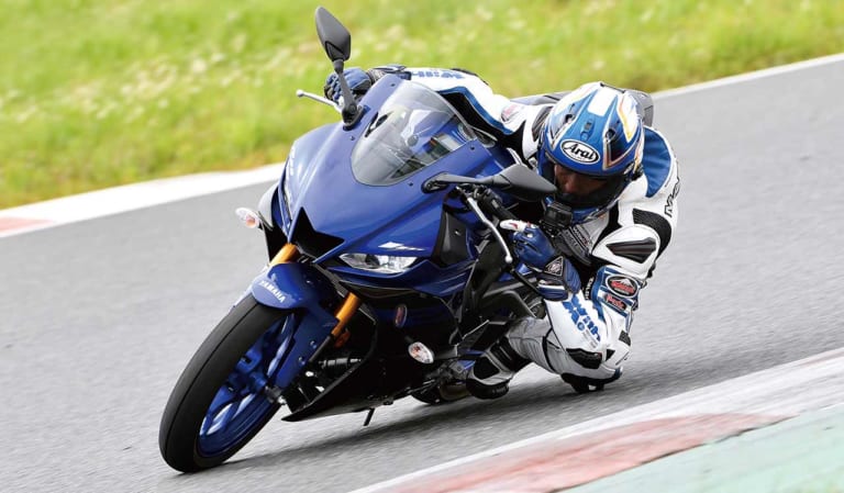 ヤマハ YZF-R25|’19 ストリートスポーツ250cc人気バイクランキング【マシン・オブ・ザ・イヤー投票】