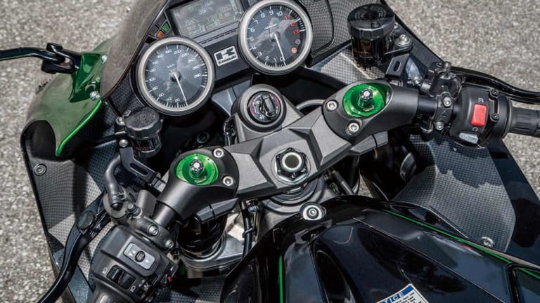 カワサキ Ninja ZX-14R|’20新車バイク総覧〈大型スポーツ&ツーリング|国産車#1/3〉カワサキ