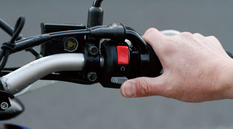 ジャンプスターター機能付きモバイルバッテリー|ジャンプスターター機能付きモバイルバッテリーの使い方選び方