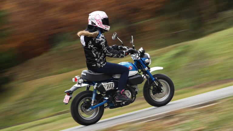 '19ホンダモンキー125 岡崎静夏インプレッション スポーツライディング|レーシング女子・岡崎静夏のモンキー125試乗インプレ【”ゆるふわ”バイクは貴重な存在】