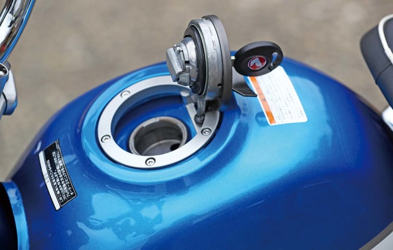 '19ホンダモンキー125 タンク|’19ホンダモンキー125詳細解説【レーシング女子・岡崎静夏の試乗インプレ、その前に】