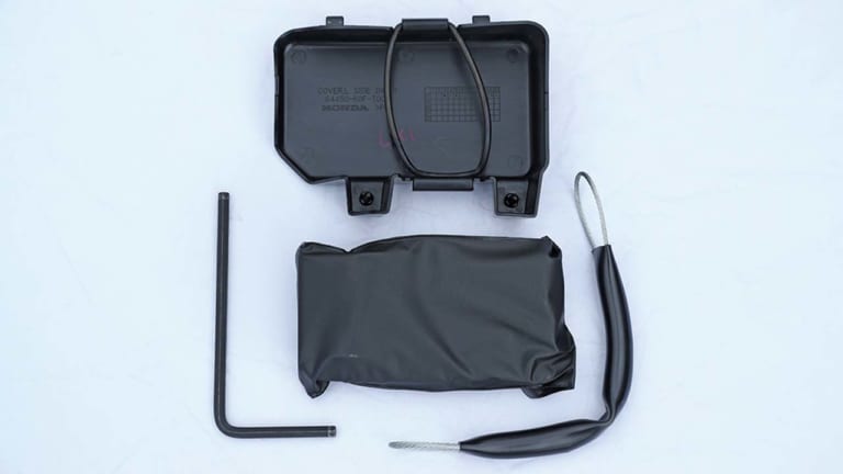 '19ホンダモンキー125 車載工具|’19ホンダモンキー125詳細解説【レーシング女子・岡崎静夏の試乗インプレ、その前に】