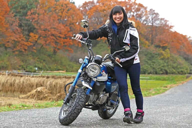 '19ホンダモンキー125 取り回し 岡崎静夏インプレッション|レーシング女子・岡崎静夏のモンキー125試乗インプレ【”ゆるふわ”バイクは貴重な存在】