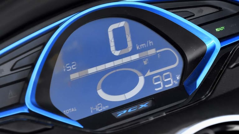 ホンダ PCXエレクトリック メーター|電動バイク2021新車ラインナップ〈日本車〉イービーノ/ジャイロe:/ベンリィe: etc.