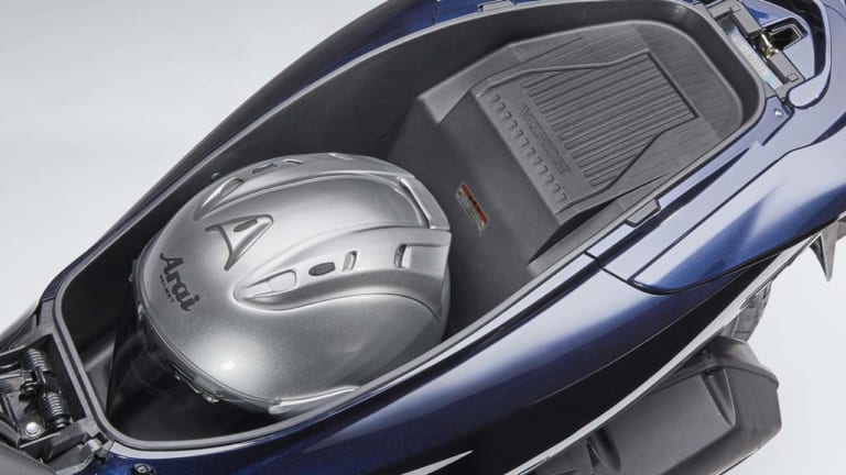 ホンダ PCXハイブリッド|’20新車バイク総覧〈110〜125cc原付二種|国産車#5/5 スクーター〉ホンダ