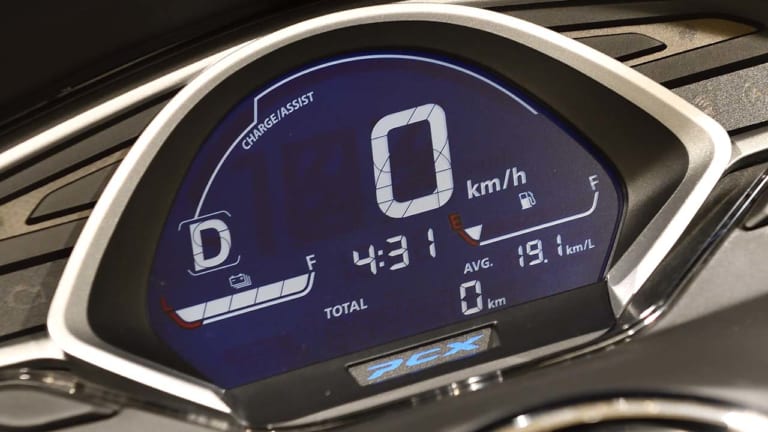 ホンダ PCXハイブリッド|’20新車バイク総覧〈110〜125cc原付二種|国産車#5/5 スクーター〉ホンダ