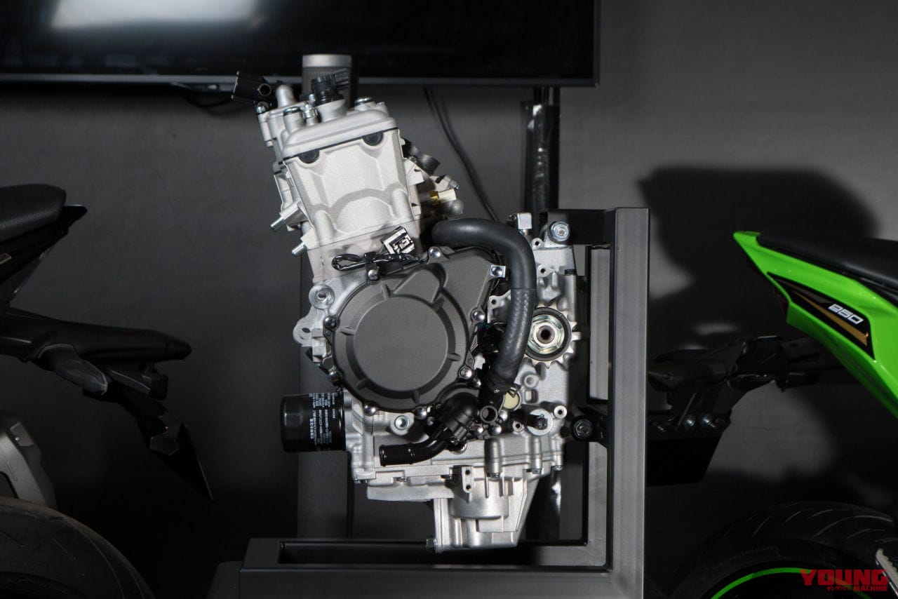 カワサキ、ニンジャZX-25Rのエンジン|【音響映像】ニンジャZX-25Rの突き抜ける超高回転サウンド! エンジンも初お披露目