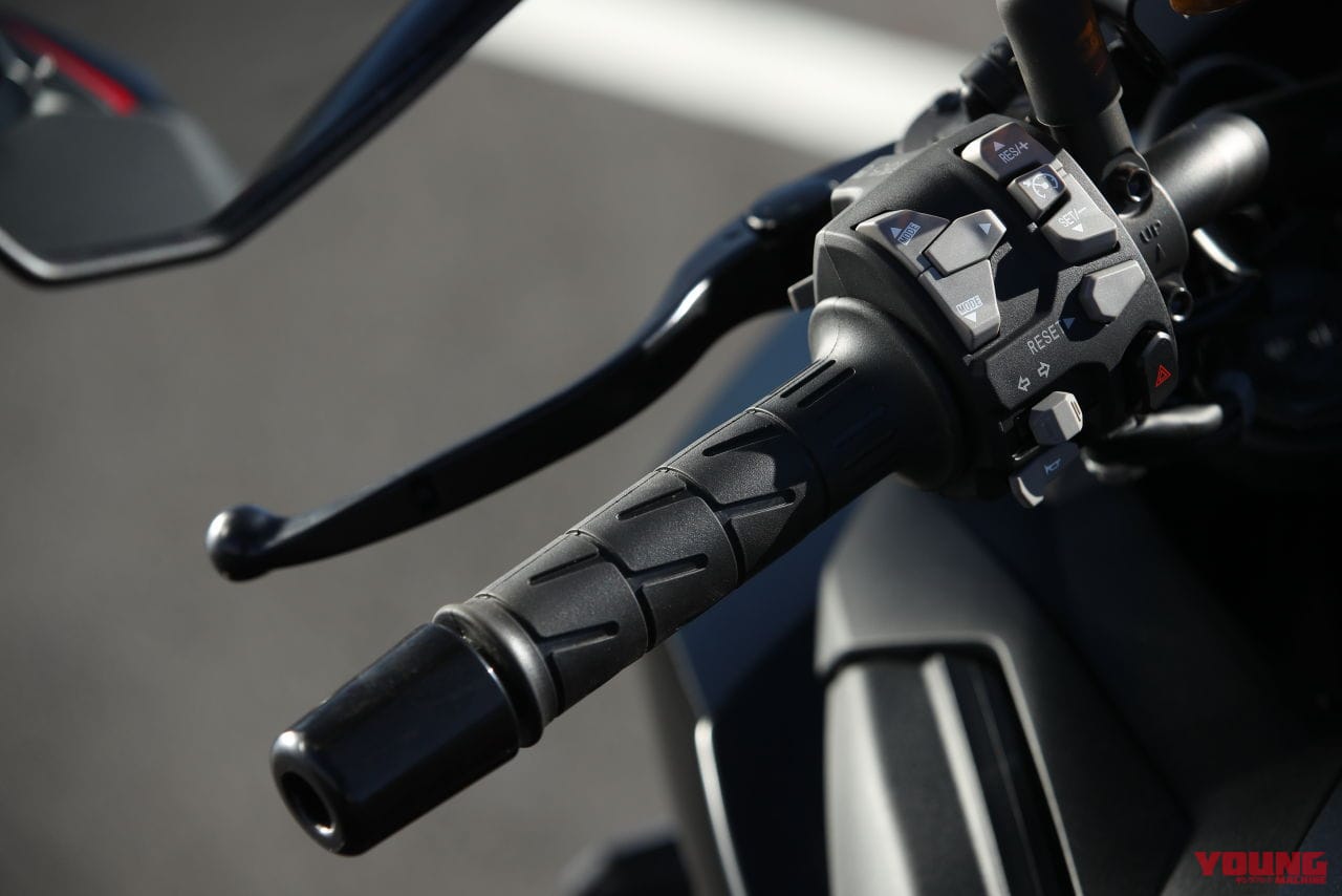 カワサキZ H2|カワサキZの最上級「Z H2」過給機付きモンスターネイキッド、試乗インプレッション